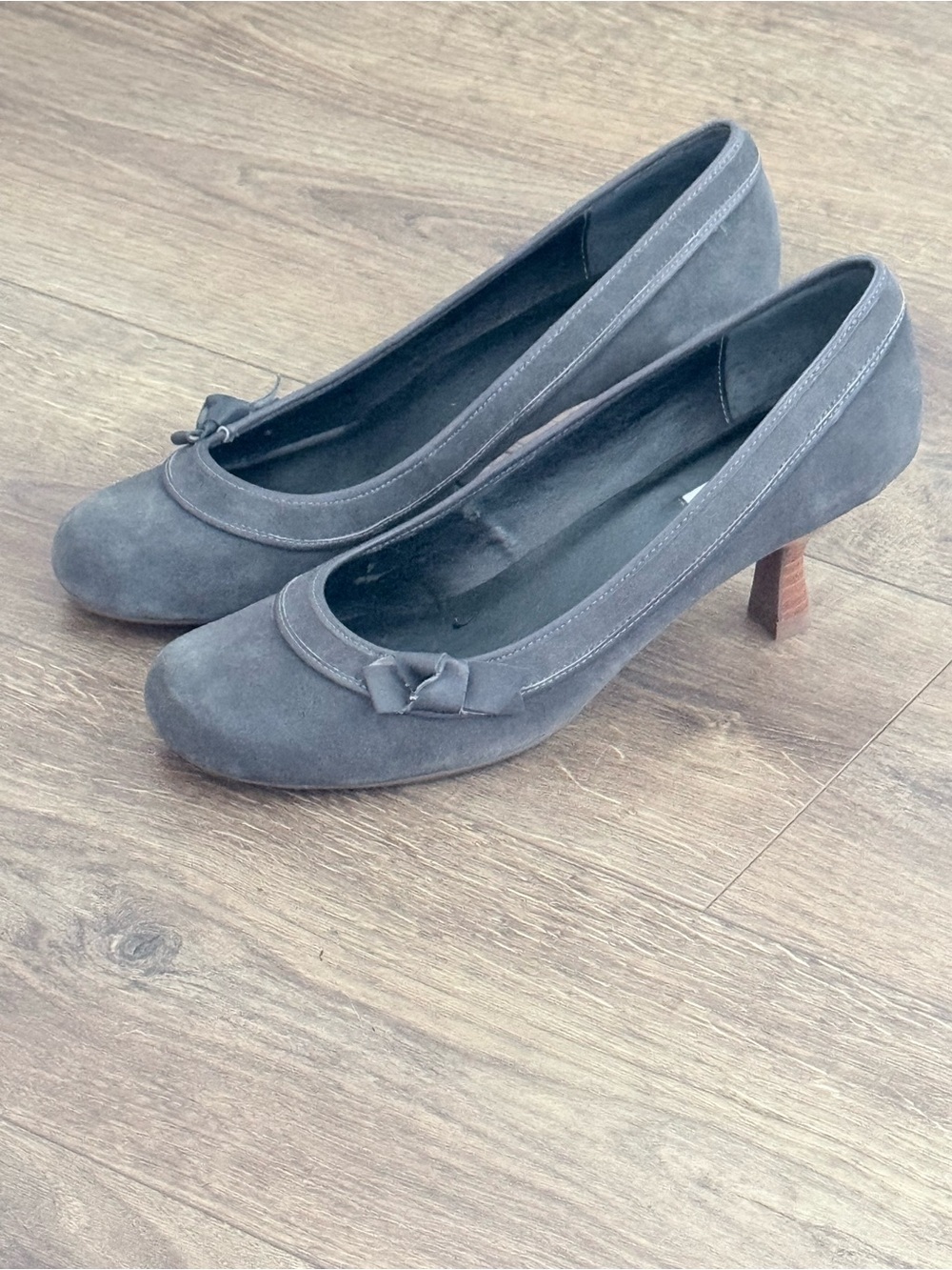 Vintage Y2K Steve Madden Venuss Gray Suede Bow Kitten Heels Pumps Size 10